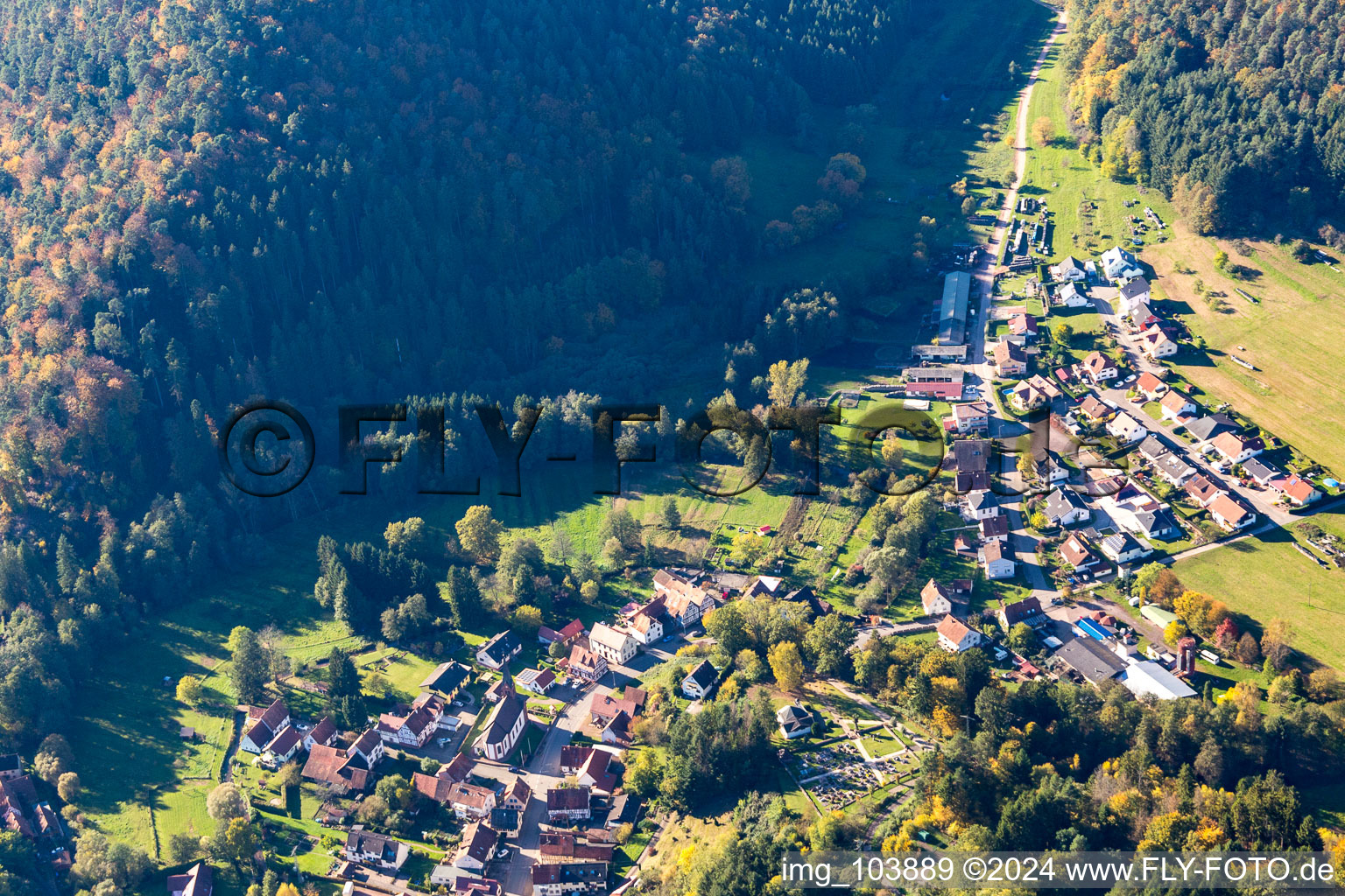 Vue aérienne de Bobenthal dans le département Rhénanie-Palatinat, Allemagne