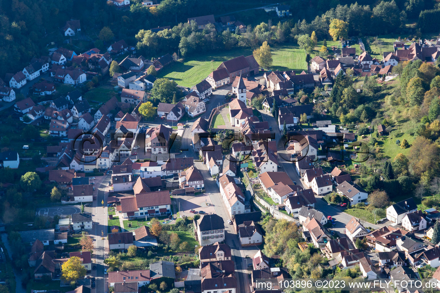 Vue aérienne de Bundenthal dans le département Rhénanie-Palatinat, Allemagne