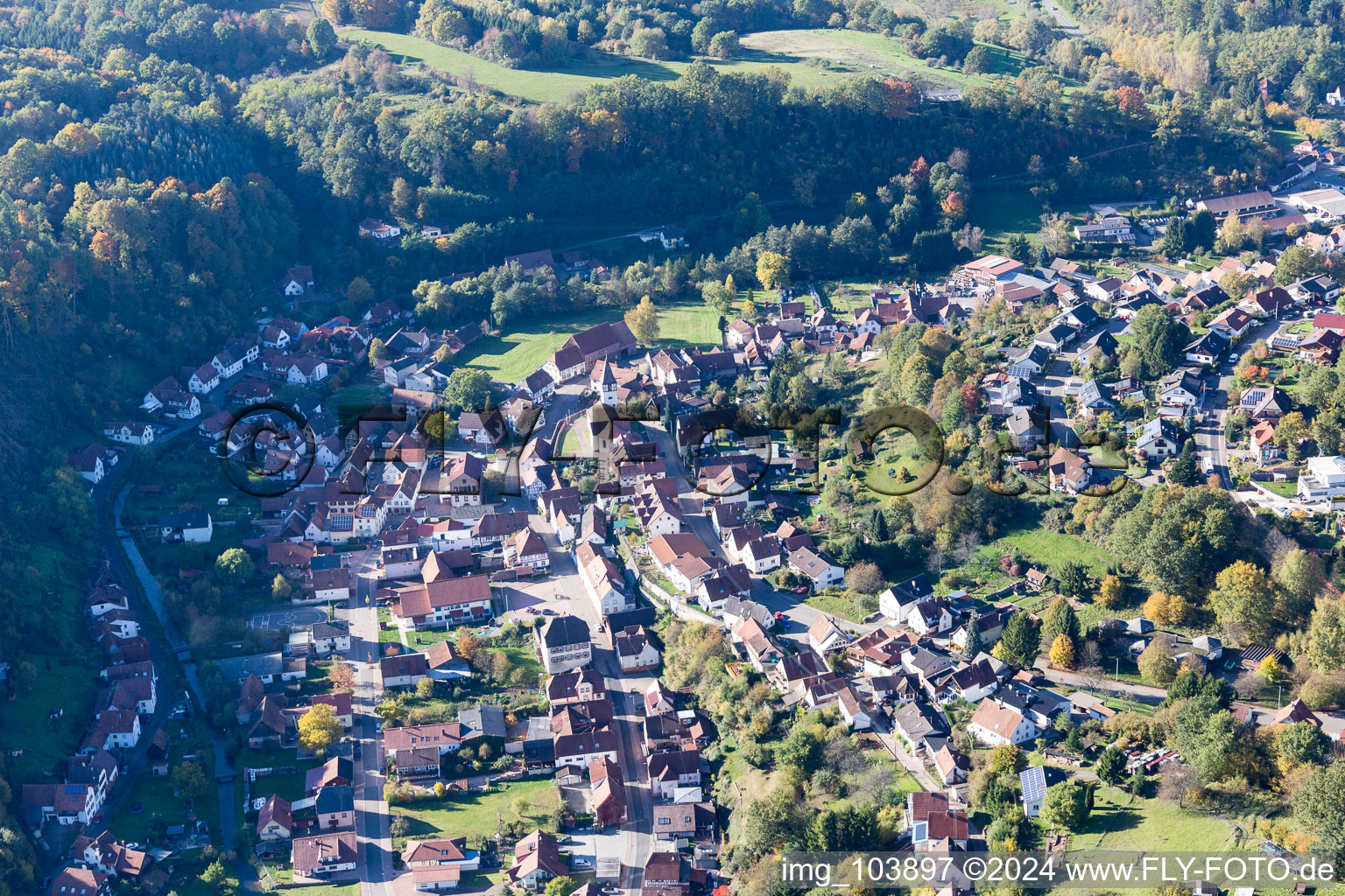 Photographie aérienne de Bundenthal dans le département Rhénanie-Palatinat, Allemagne