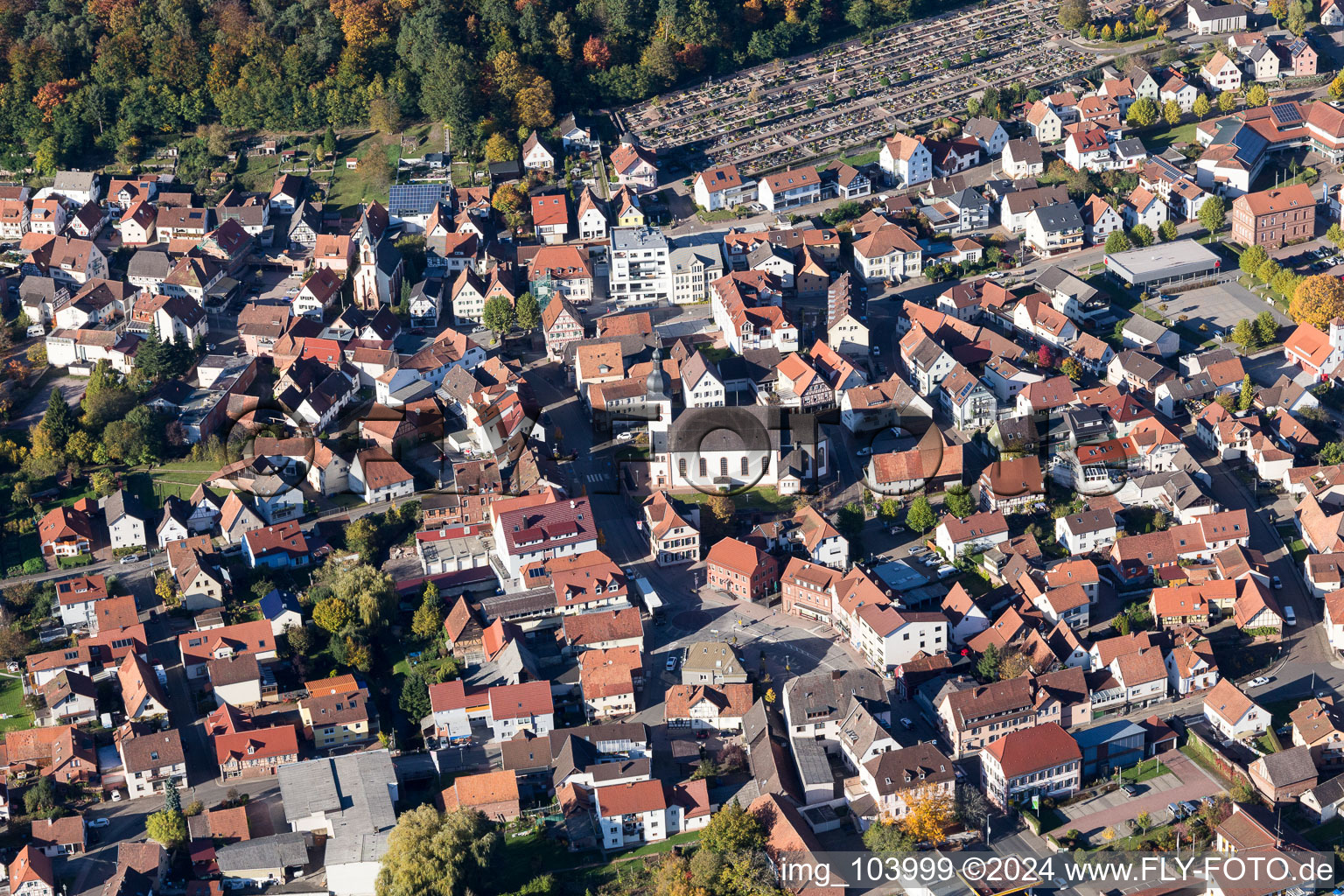 Dahn dans le département Rhénanie-Palatinat, Allemagne vue du ciel