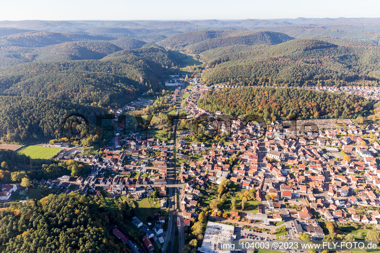 Dahn dans le département Rhénanie-Palatinat, Allemagne vu d'un drone