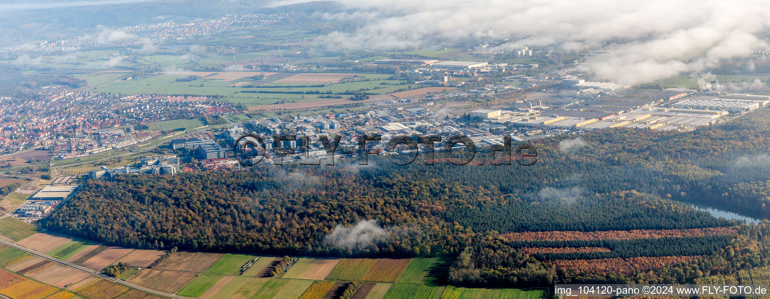 Vue aérienne de Zone commerciale et établissement d'entreprise avec le siège de SAP SE et Heidelberger Druckmaschinen AG à Walldorf dans le département Bade-Wurtemberg, Allemagne