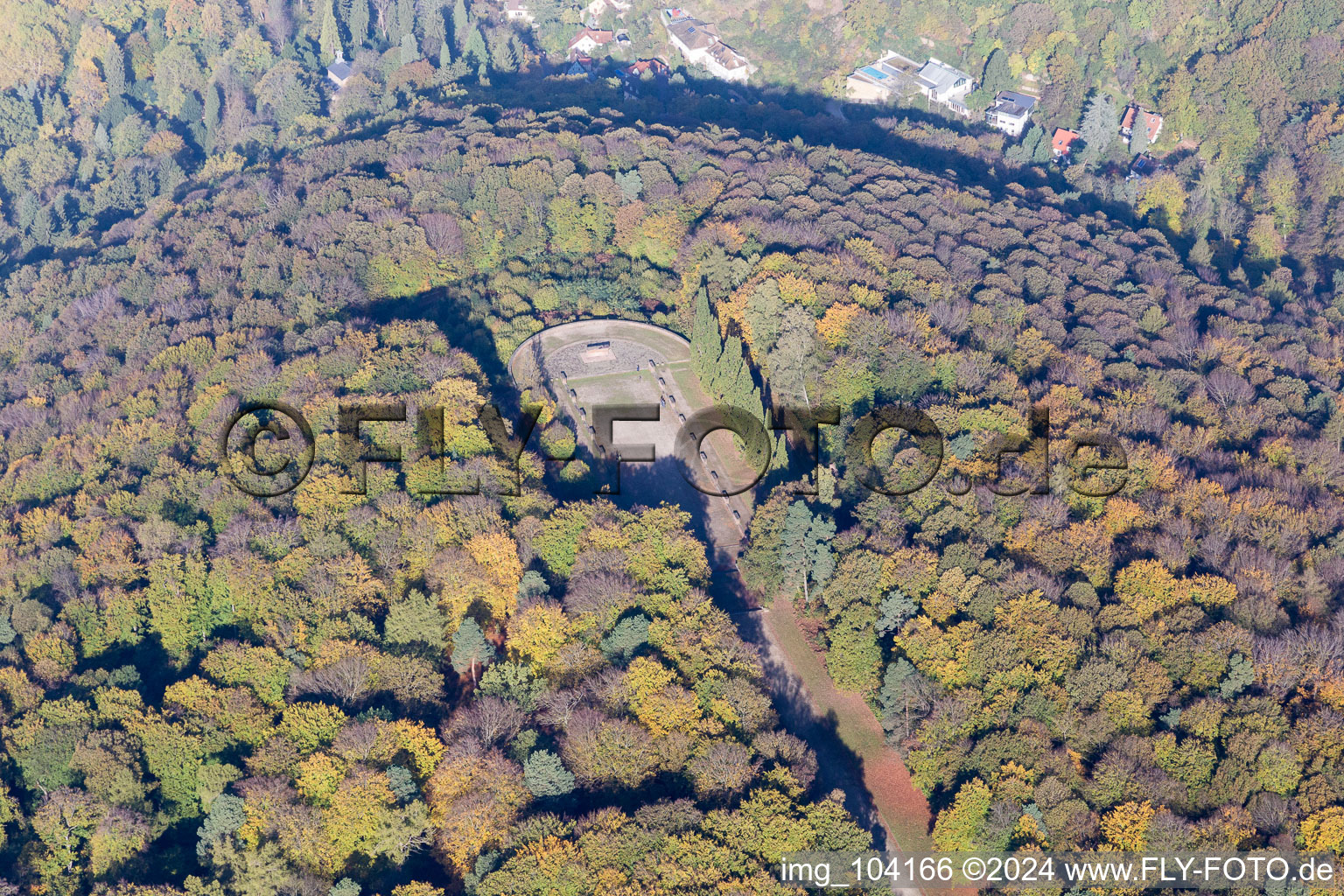 Vue aérienne de Cimetière d'honneur à le quartier Königstuhl in Heidelberg dans le département Bade-Wurtemberg, Allemagne