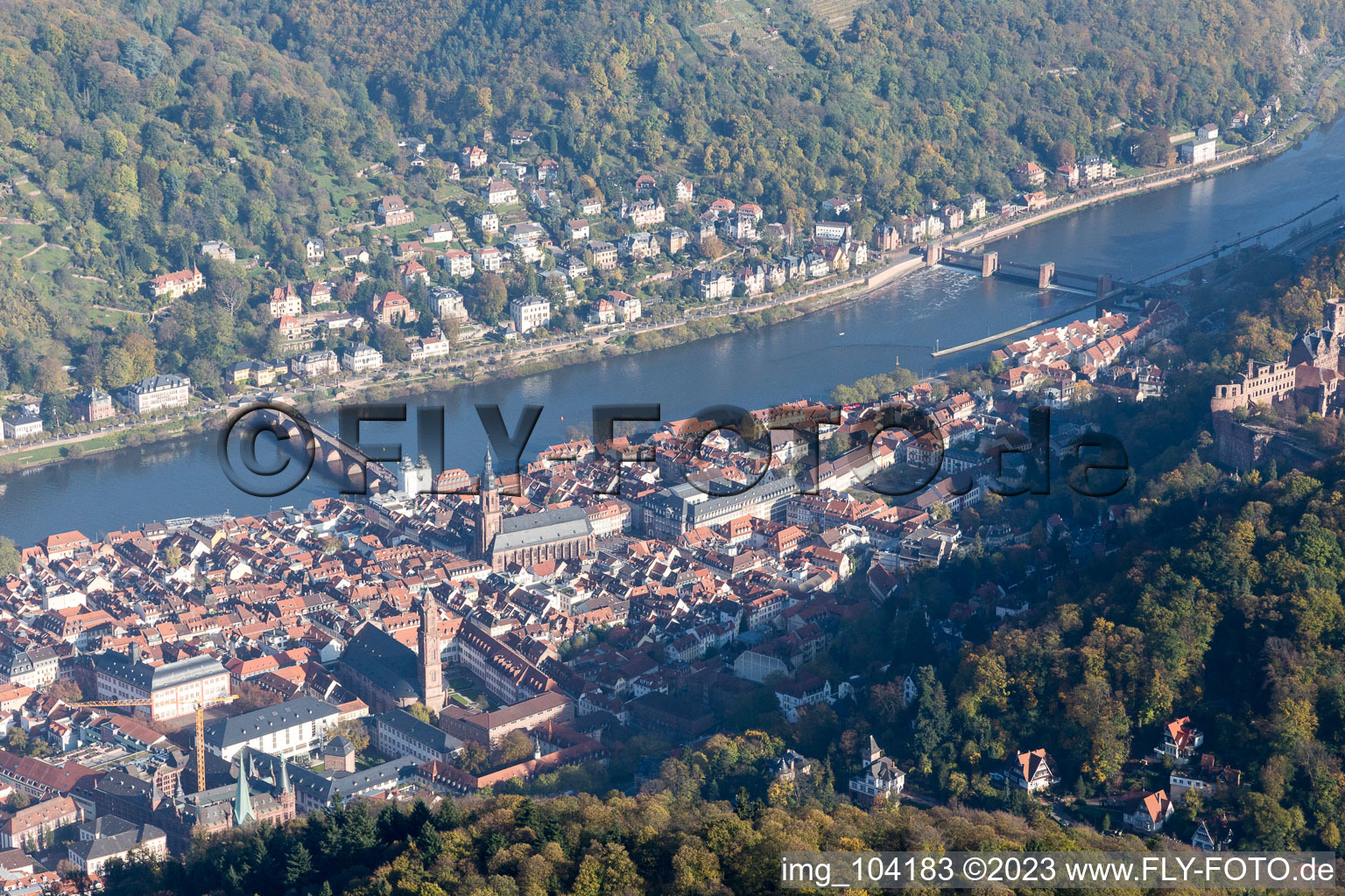 Photographie aérienne de Vieille ville, vieux pont sur le Neckar, château à le quartier Kernaltstadt in Heidelberg dans le département Bade-Wurtemberg, Allemagne