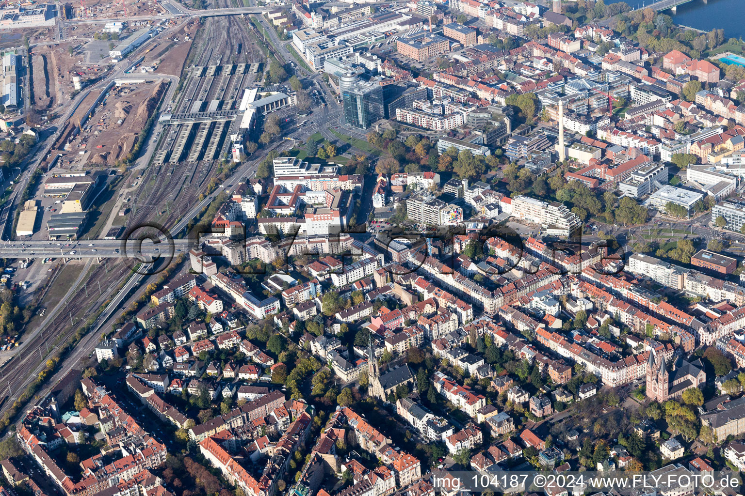 Vue aérienne de Gare centrale à le quartier Weststadt in Heidelberg dans le département Bade-Wurtemberg, Allemagne