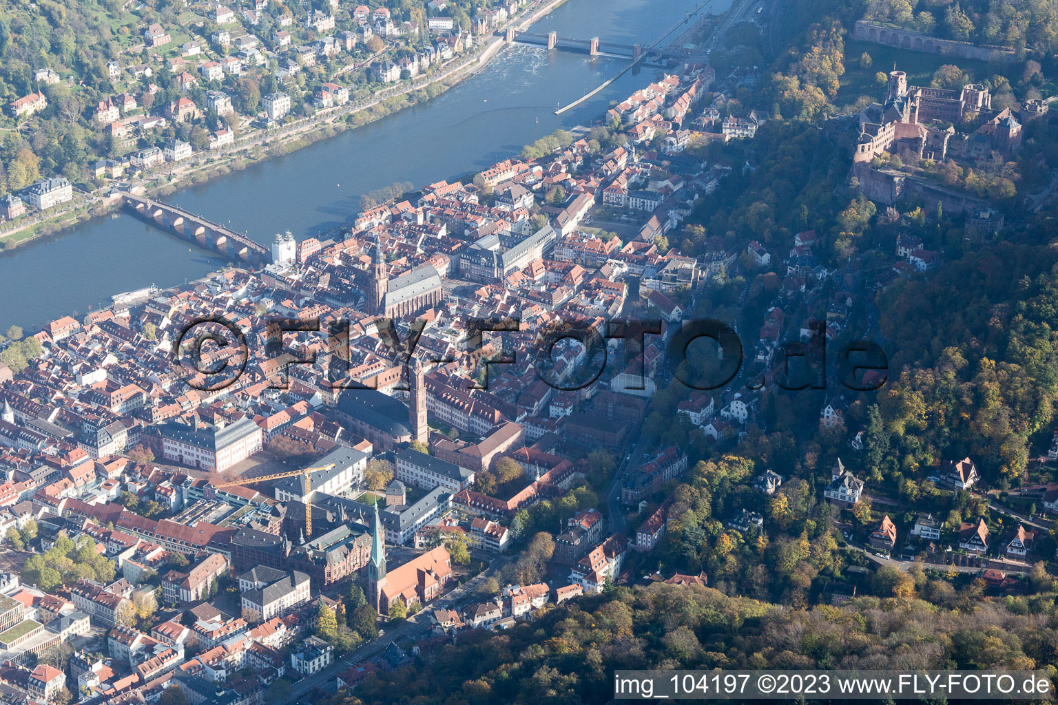 Vue aérienne de Église des Jésuites et église du Saint-Esprit dans la vieille ville à le quartier Kernaltstadt in Heidelberg dans le département Bade-Wurtemberg, Allemagne