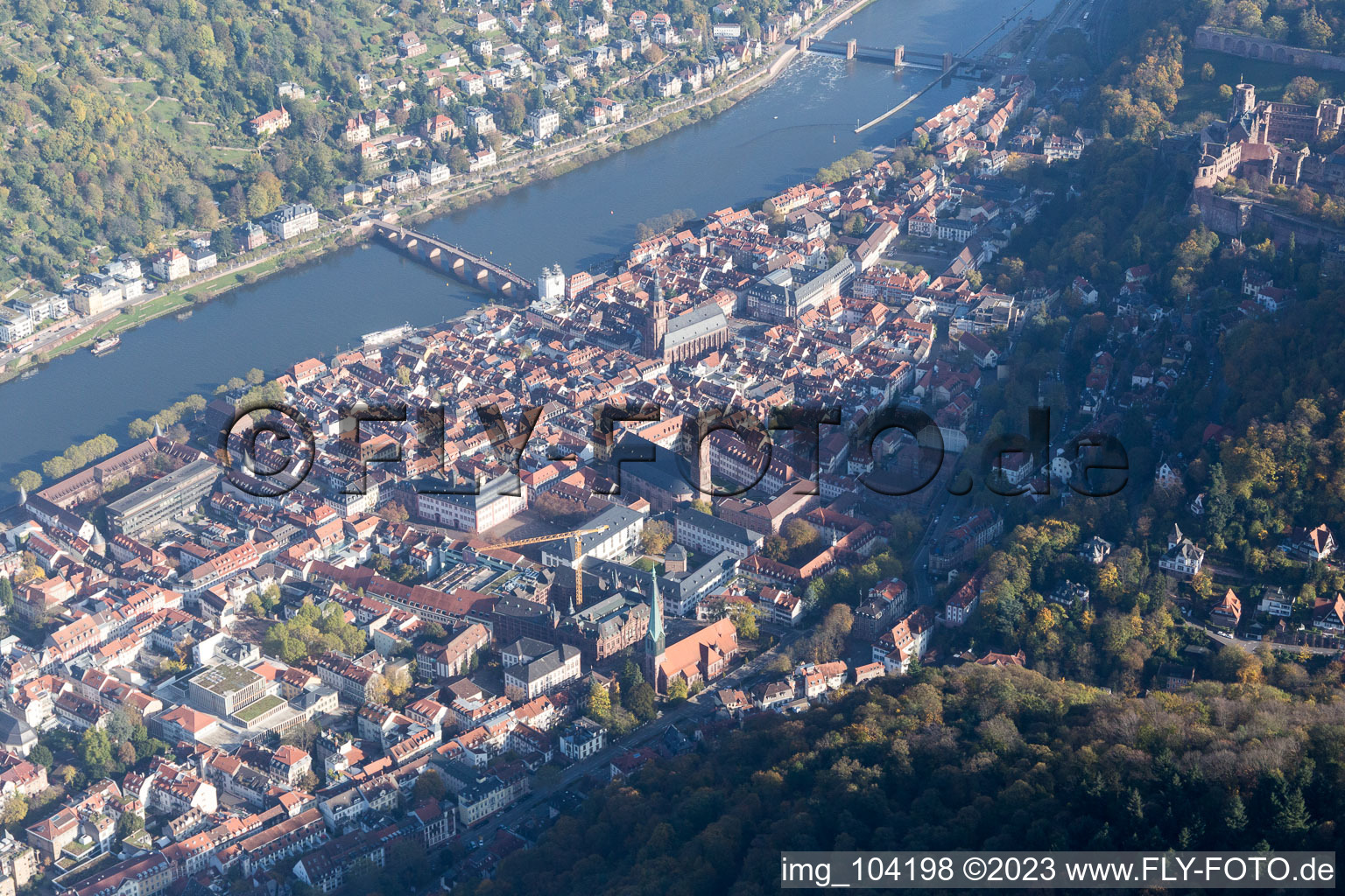 Vue aérienne de Église des Jésuites et église du Saint-Esprit dans la vieille ville à le quartier Kernaltstadt in Heidelberg dans le département Bade-Wurtemberg, Allemagne