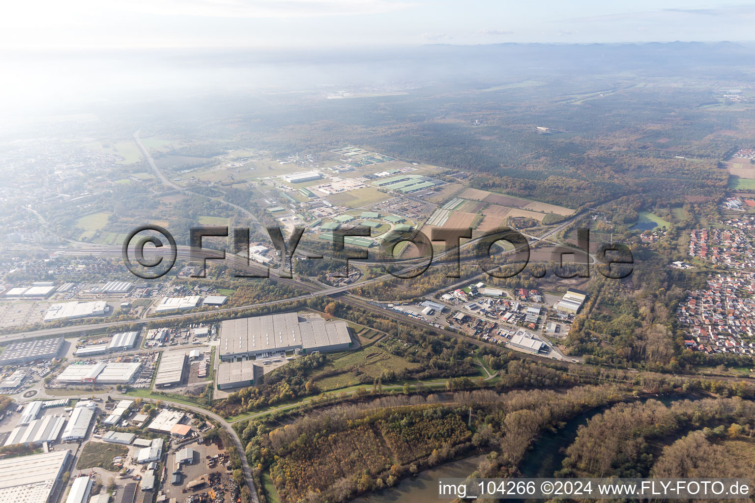 Germersheim dans le département Rhénanie-Palatinat, Allemagne depuis l'avion