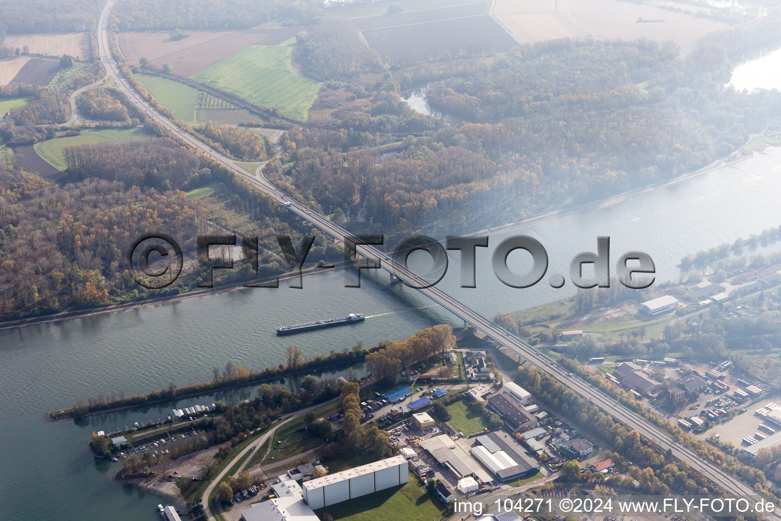 Germersheim dans le département Rhénanie-Palatinat, Allemagne du point de vue du drone