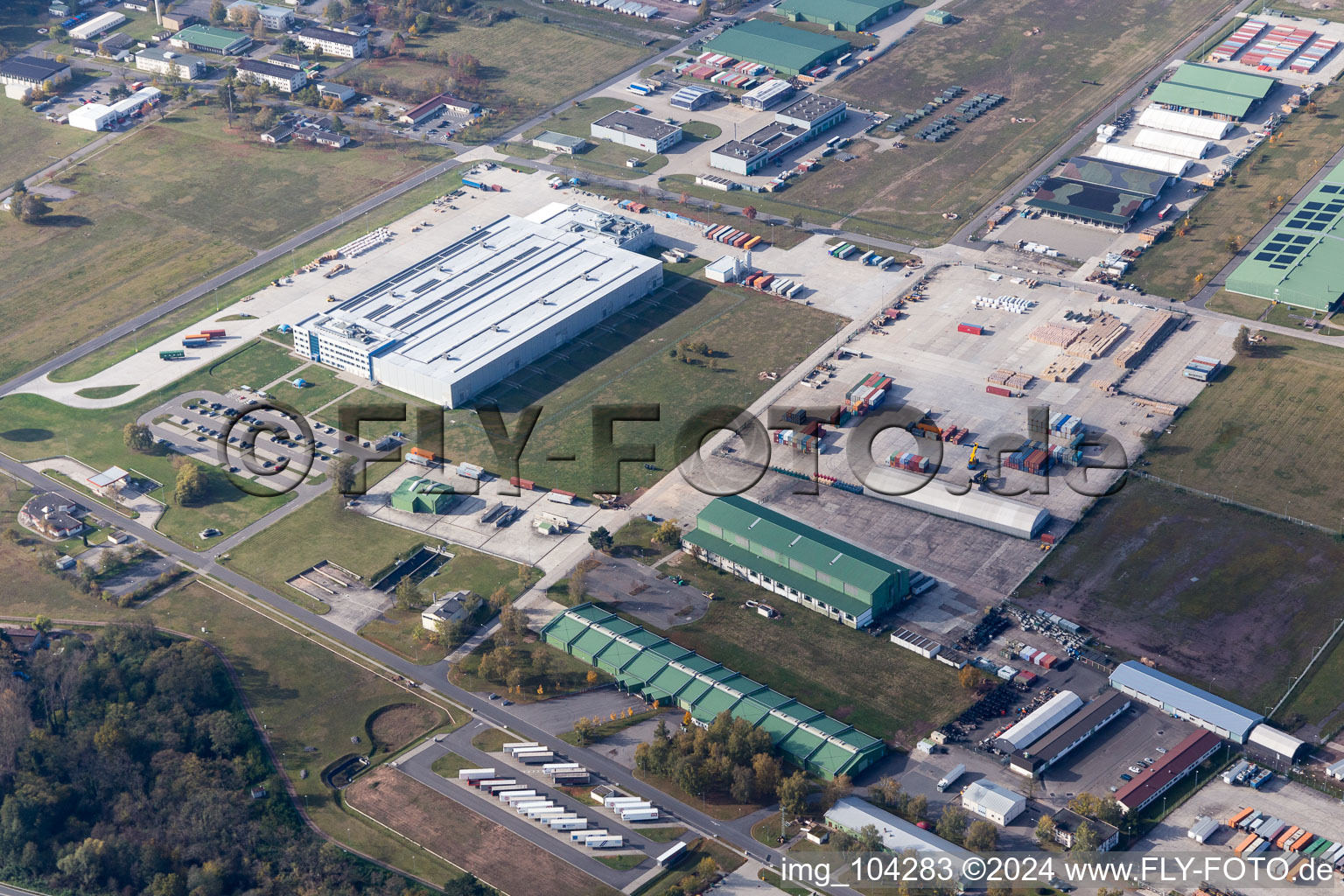 Germersheim dans le département Rhénanie-Palatinat, Allemagne depuis l'avion