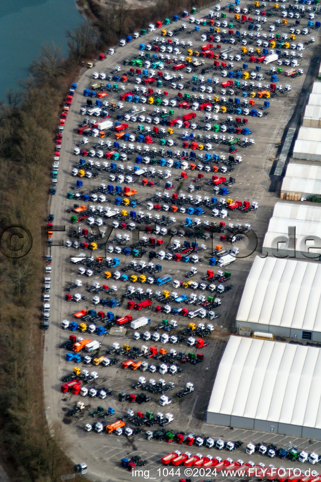 Vue aérienne de Production de camions Daimler à Wörth am Rhein dans le département Rhénanie-Palatinat, Allemagne