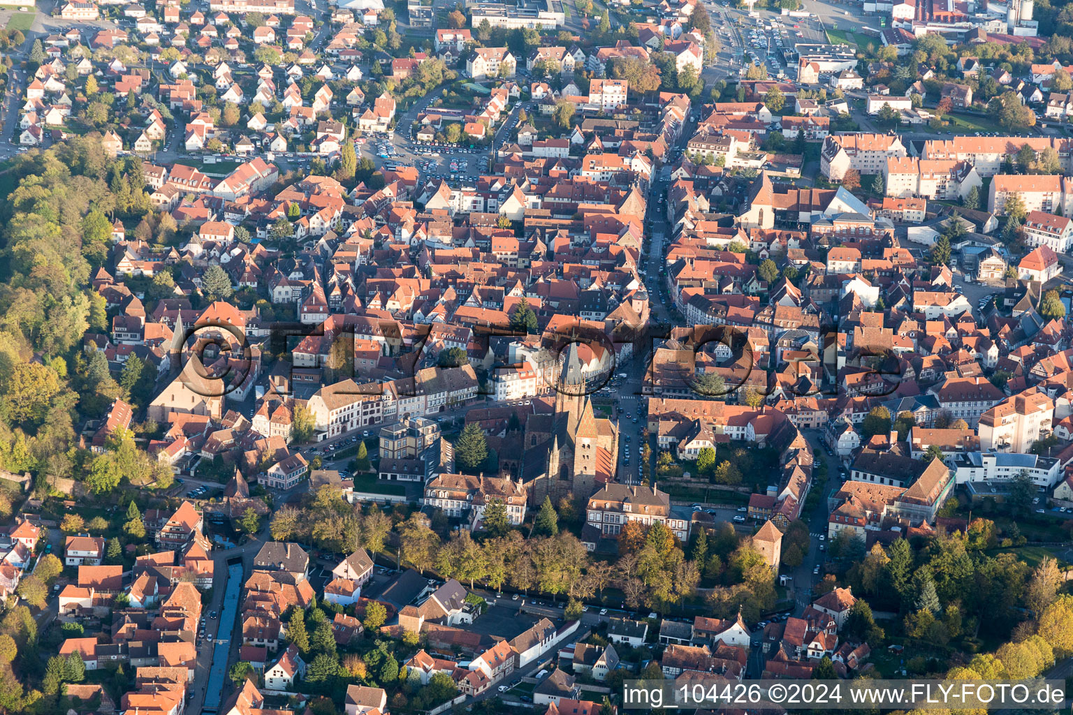 Wissembourg dans le département Bas Rhin, France vu d'un drone