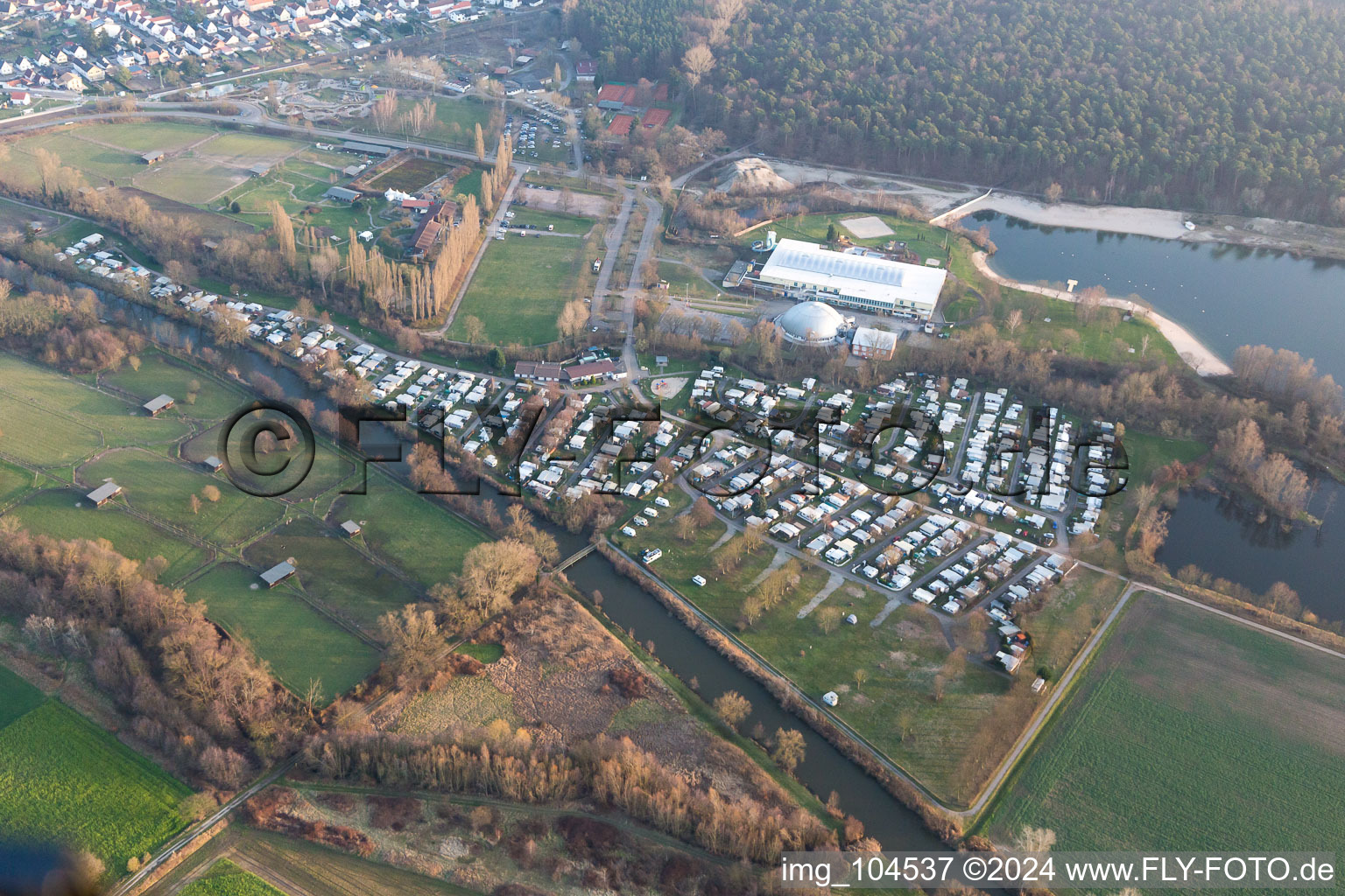 Vue aérienne de Camping à Rülzheim dans le département Rhénanie-Palatinat, Allemagne