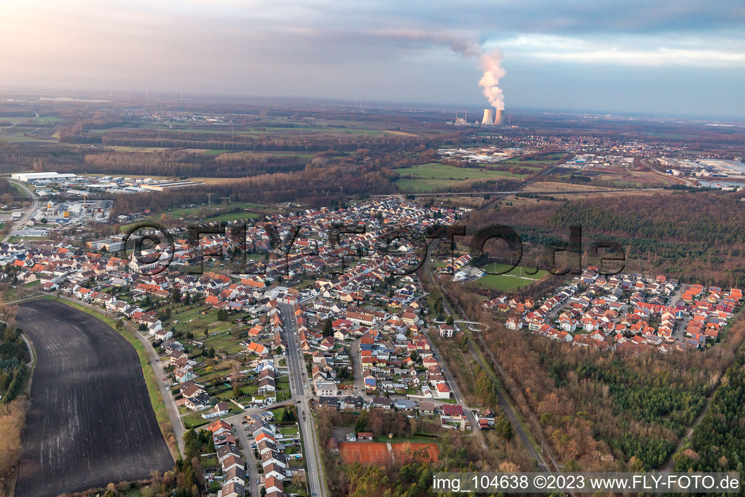 Photographie aérienne de Du sud-ouest à le quartier Huttenheim in Philippsburg dans le département Bade-Wurtemberg, Allemagne