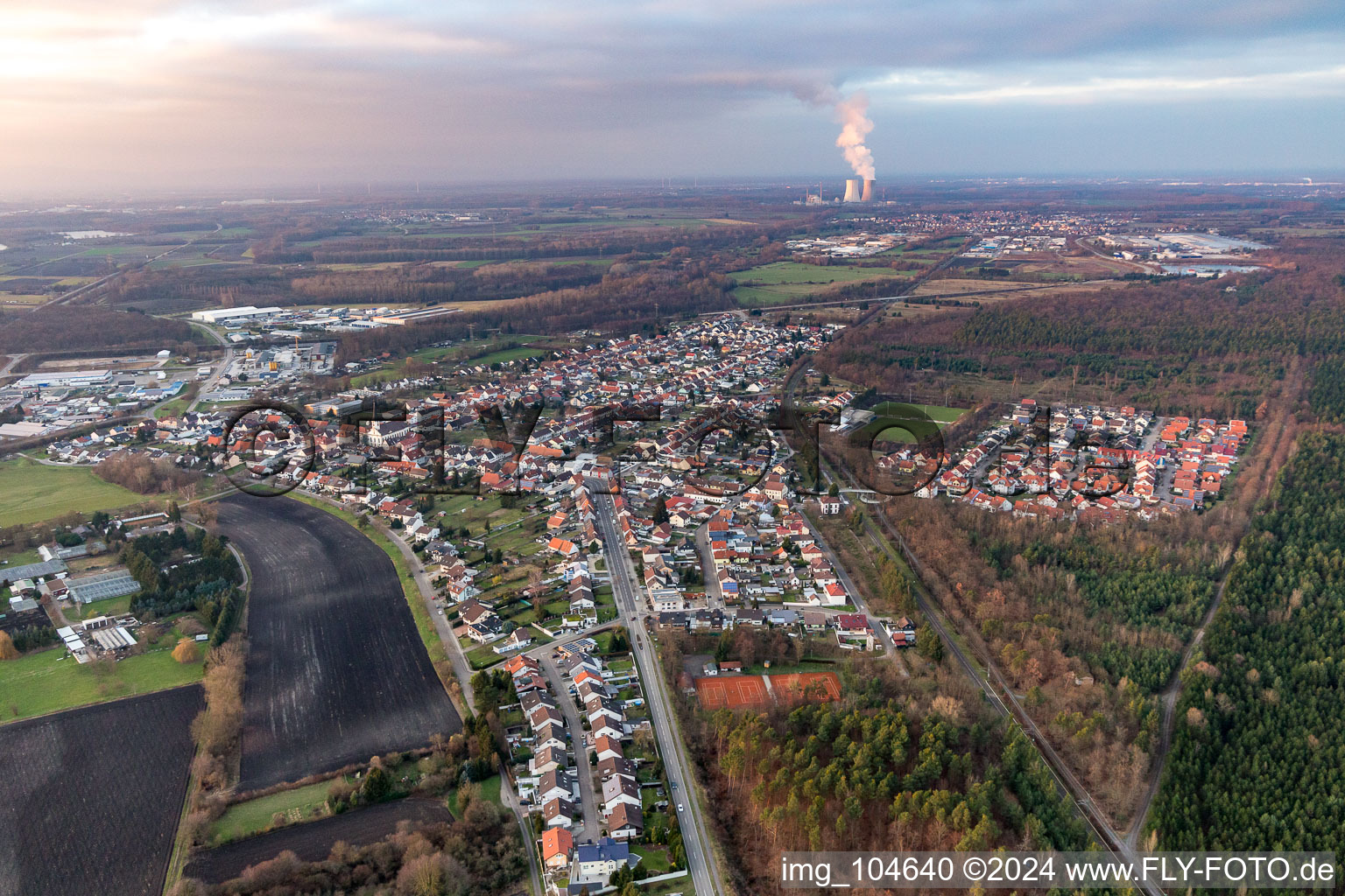 Vue oblique de Du sud-ouest à le quartier Huttenheim in Philippsburg dans le département Bade-Wurtemberg, Allemagne