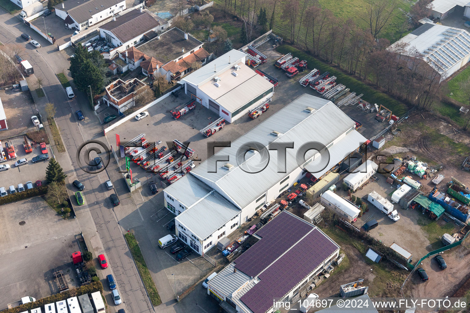 Vue oblique de Minderlachen, zone industrielle de Horst, atelier d'échelles à plateau tournant Beitel et Stier GmbH à le quartier Minderslachen in Kandel dans le département Rhénanie-Palatinat, Allemagne