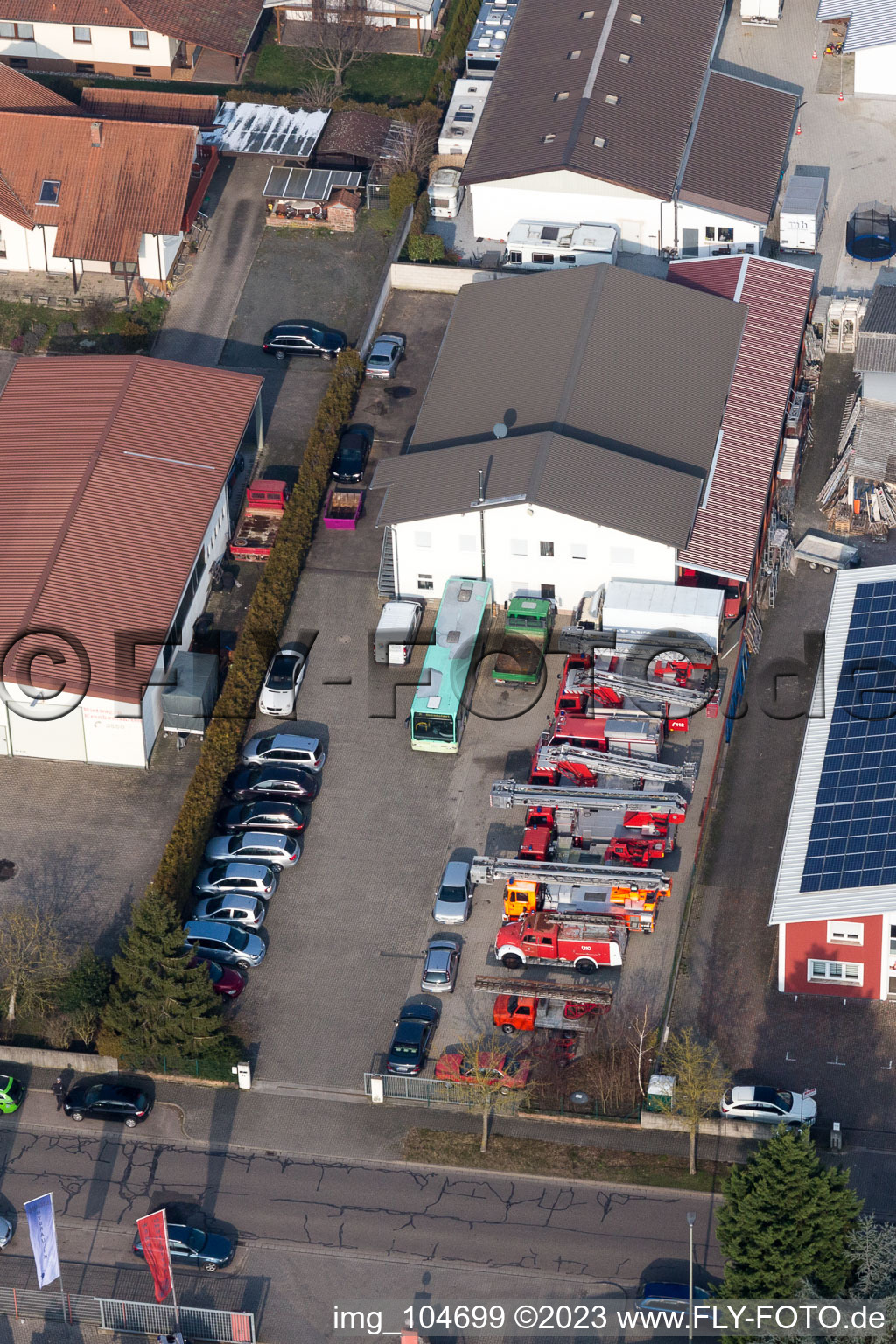 Minderlachen, zone industrielle de Horst, atelier d'échelles à plateau tournant Beitel et Stier GmbH à le quartier Minderslachen in Kandel dans le département Rhénanie-Palatinat, Allemagne d'en haut