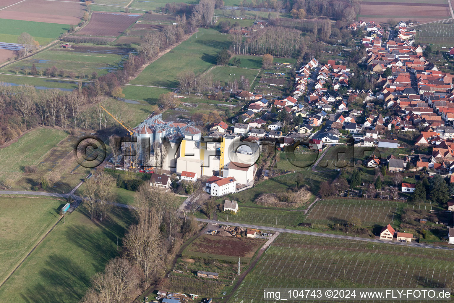 Freimersheim dans le département Rhénanie-Palatinat, Allemagne vu d'un drone