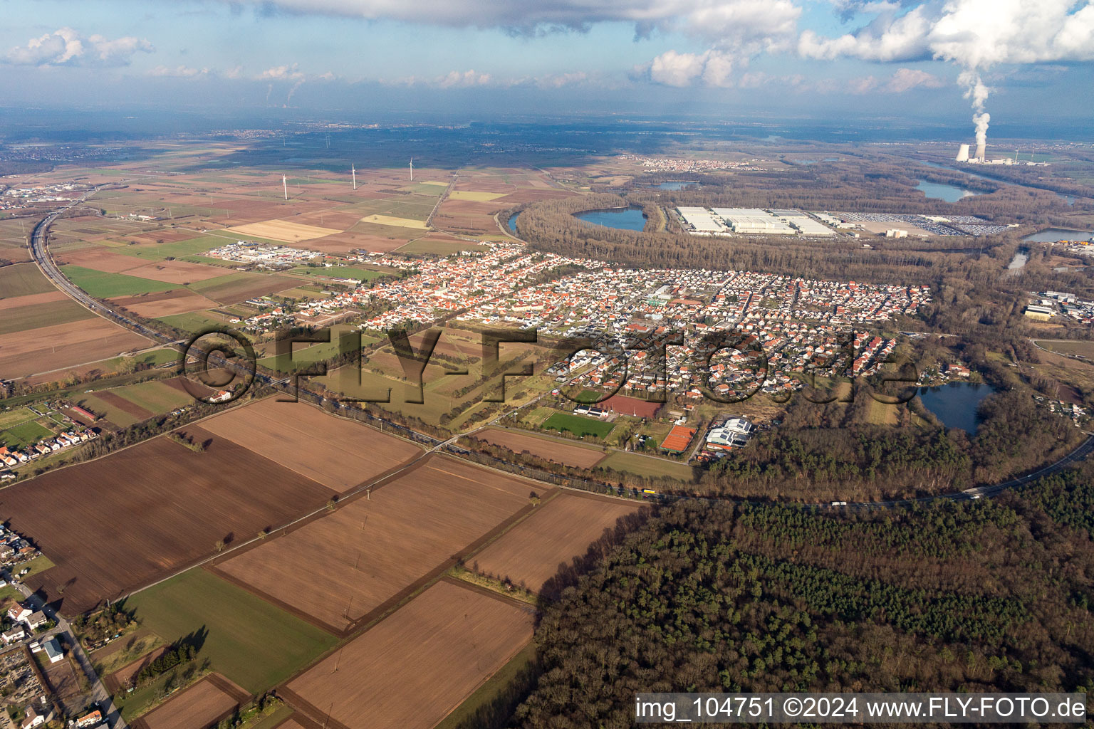 Vue aérienne de Lingenfeld à Westheim dans le département Rhénanie-Palatinat, Allemagne