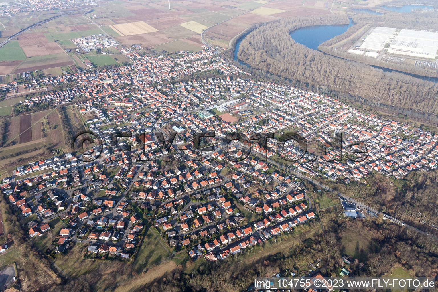 Enregistrement par drone de Lingenfeld dans le département Rhénanie-Palatinat, Allemagne
