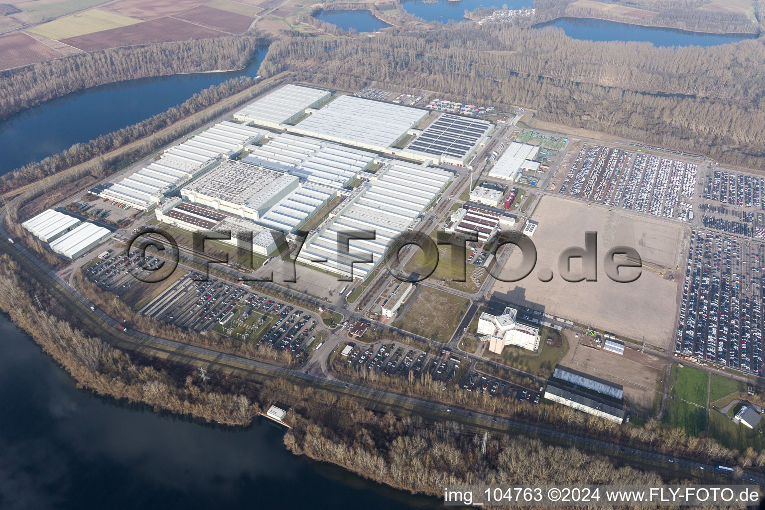 Vert île à Germersheim dans le département Rhénanie-Palatinat, Allemagne vue d'en haut