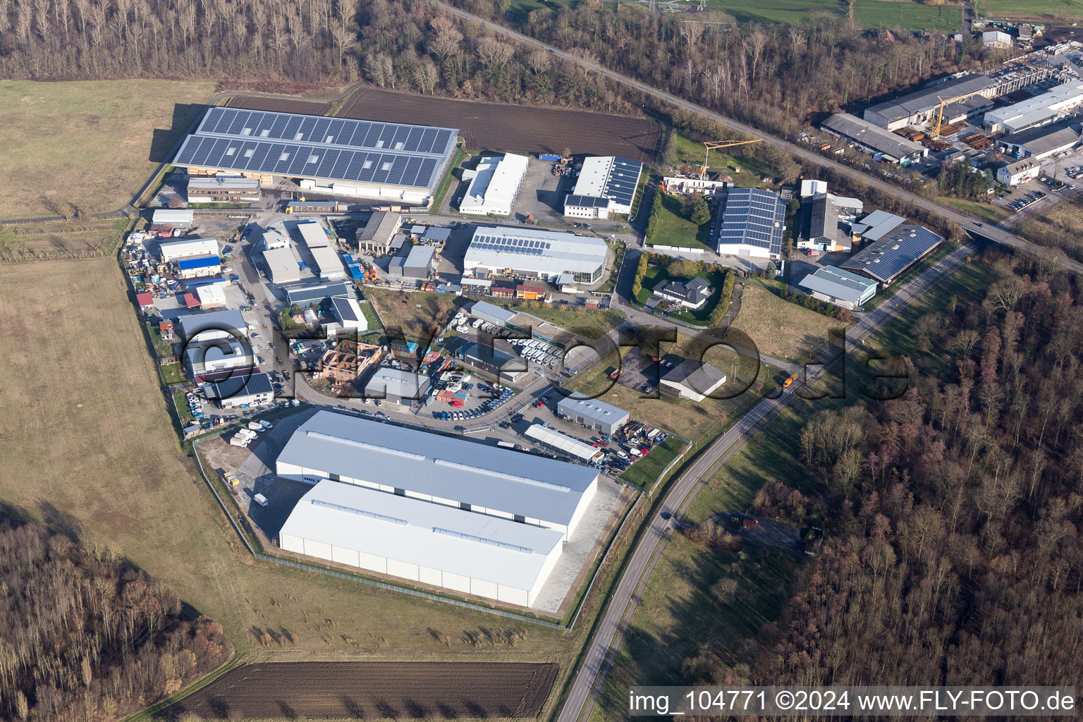 Vue aérienne de Zone commerciale et implantation d'entreprise à Schorrenfeld en Huttenheim à le quartier Huttenheim in Philippsburg dans le département Bade-Wurtemberg, Allemagne
