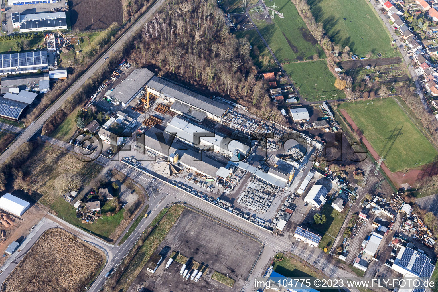 Vue aérienne de Zone industrielle à le quartier Huttenheim in Philippsburg dans le département Bade-Wurtemberg, Allemagne