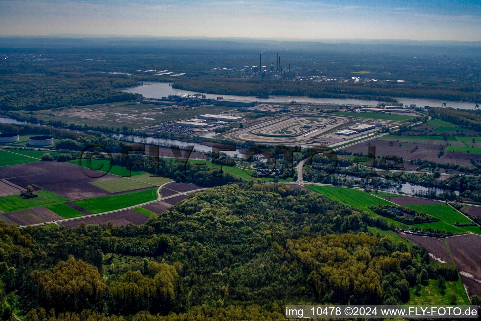 Vue aérienne de Zone industrielle d'Oberwald du sud-ouest à Wörth am Rhein dans le département Rhénanie-Palatinat, Allemagne