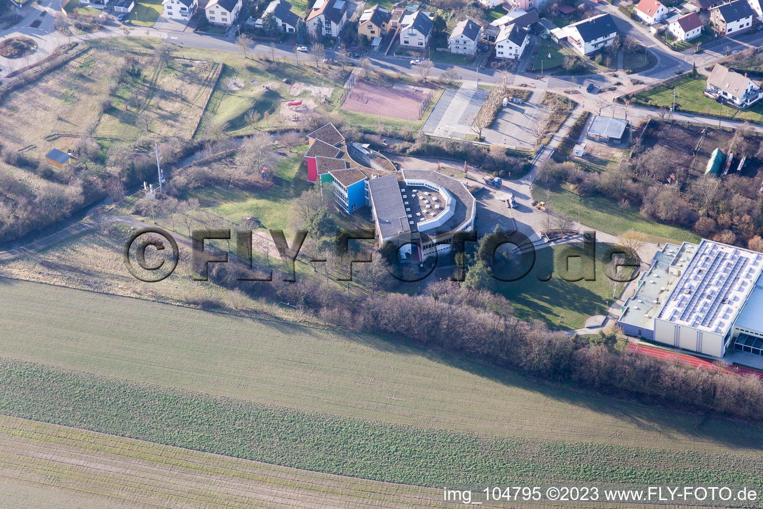 Vue aérienne de École Adolf Kussmaul à le quartier Graben in Graben-Neudorf dans le département Bade-Wurtemberg, Allemagne