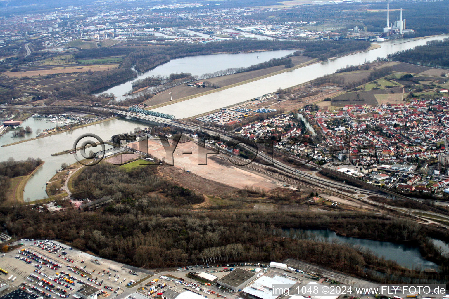 Vue aérienne de Parc commercial Maximiliancenter à Wörth-Maximiliansau, chantier à le quartier Maximiliansau in Wörth am Rhein dans le département Rhénanie-Palatinat, Allemagne