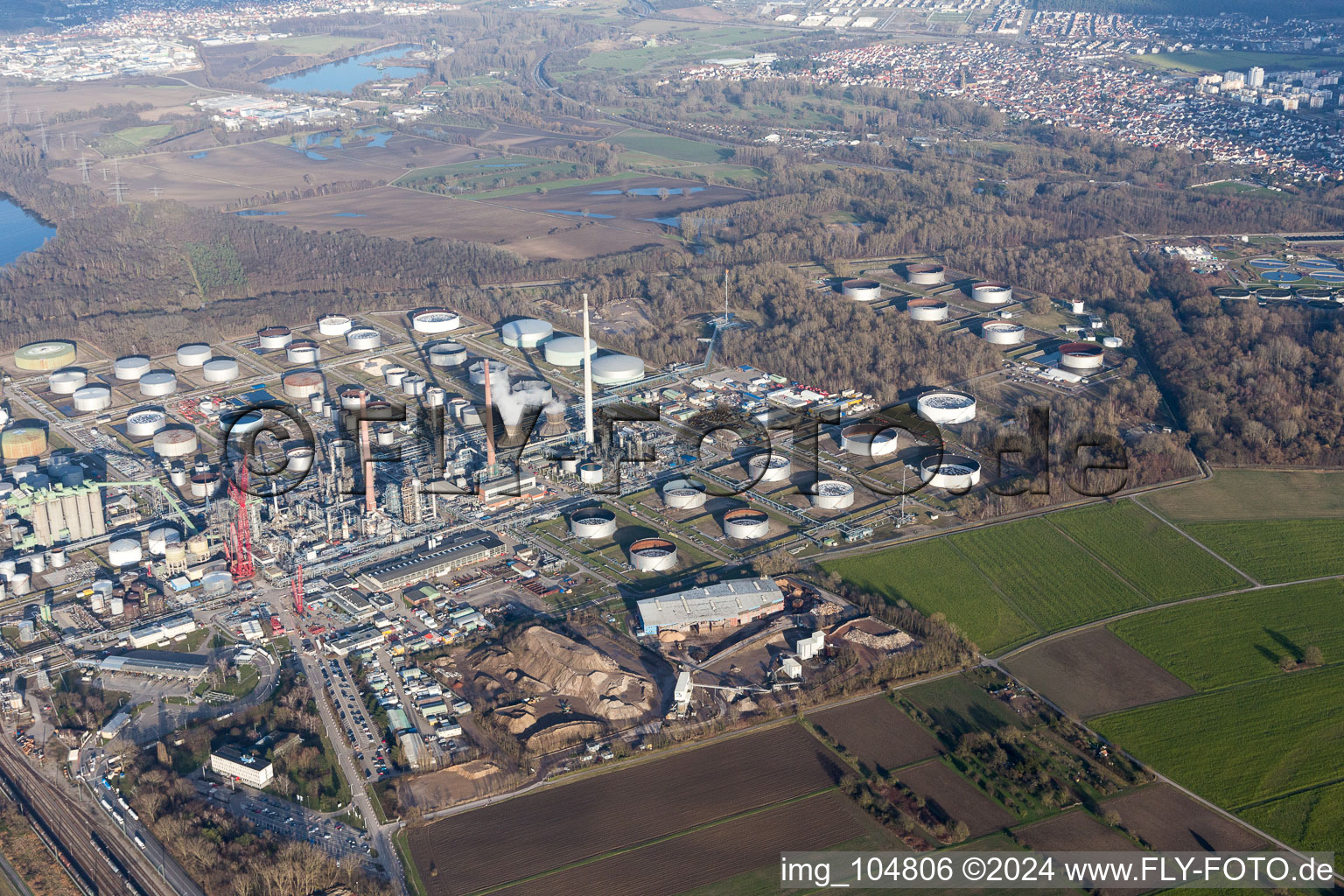 Raffinerie de pétrole MIRO à le quartier Knielingen in Karlsruhe dans le département Bade-Wurtemberg, Allemagne vue d'en haut