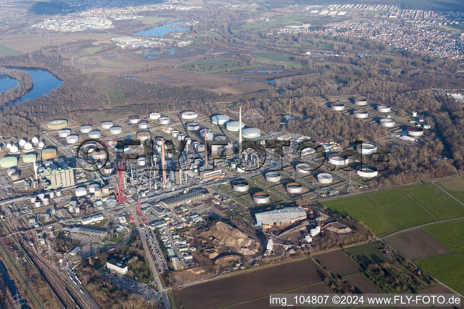 Raffinerie de pétrole MIRO à le quartier Knielingen in Karlsruhe dans le département Bade-Wurtemberg, Allemagne depuis l'avion