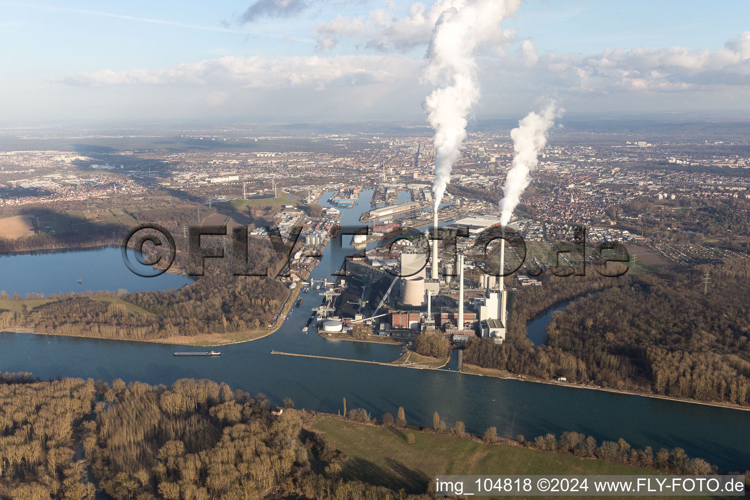 Vue aérienne de Port du Rhin à le quartier Daxlanden in Karlsruhe dans le département Bade-Wurtemberg, Allemagne