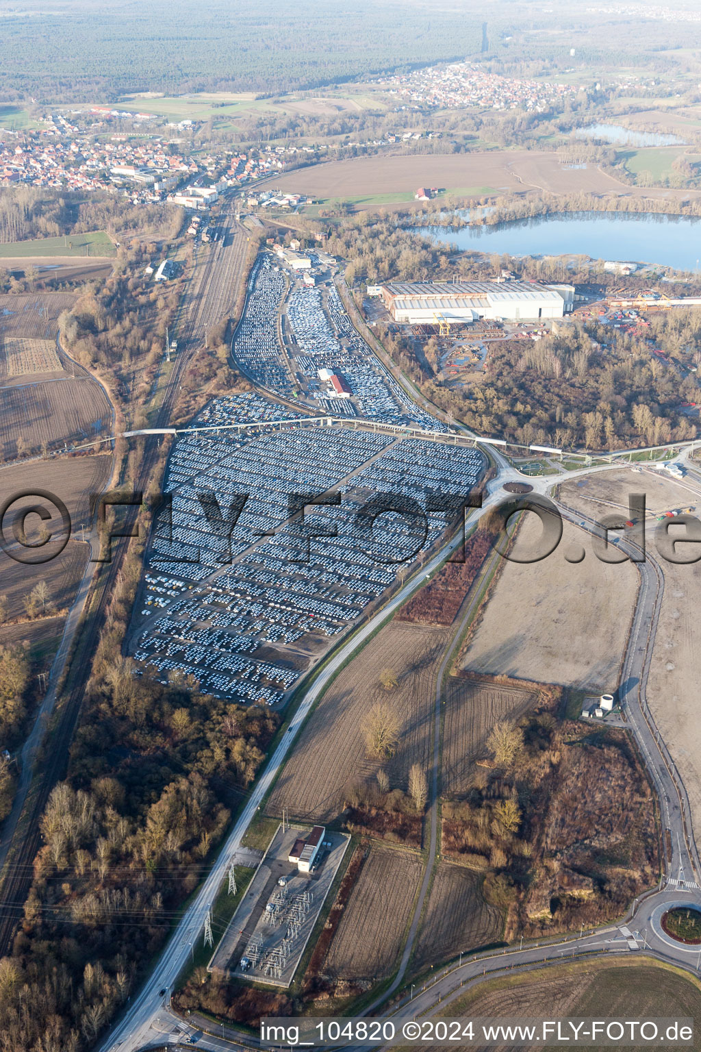 Vue aérienne de Nouveau port rhénan à Lauterbourg dans le département Bas Rhin, France