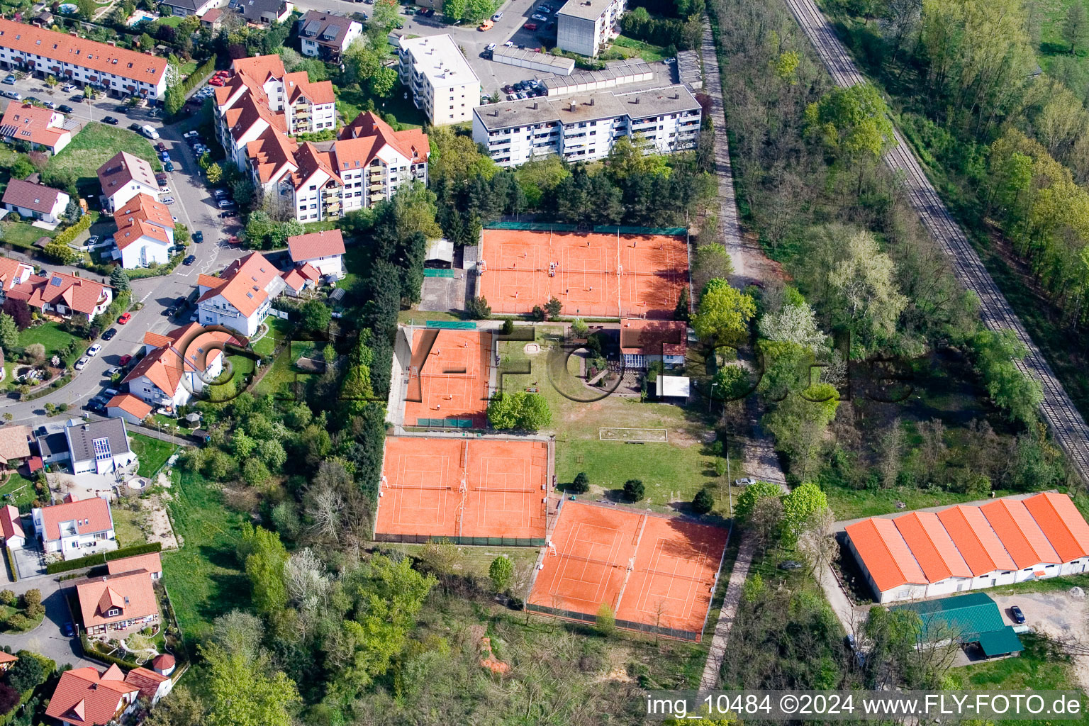 Club de tennis à Jockgrim dans le département Rhénanie-Palatinat, Allemagne d'en haut