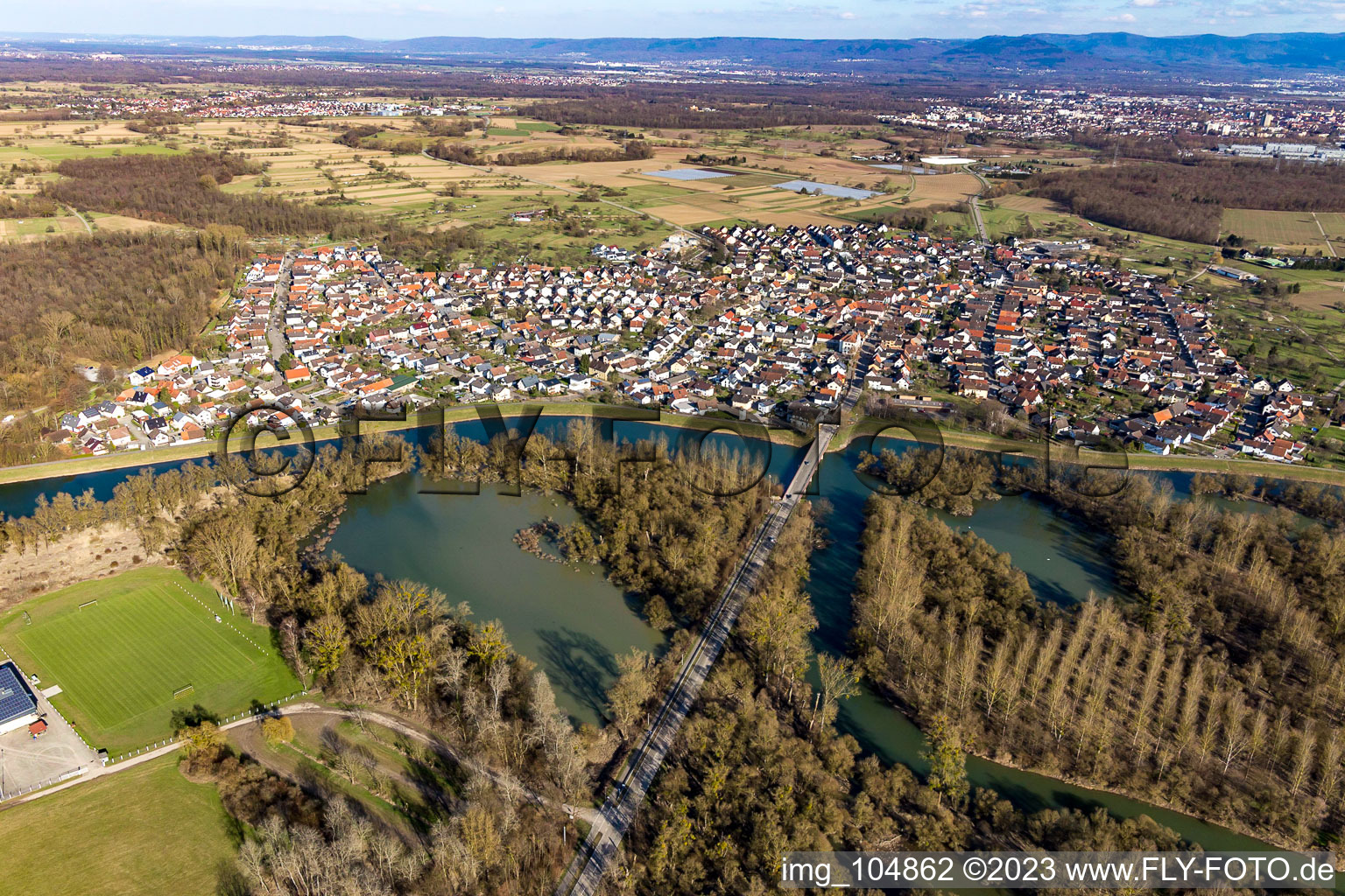 Vue aérienne de De l'ouest à le quartier Plittersdorf in Rastatt dans le département Bade-Wurtemberg, Allemagne