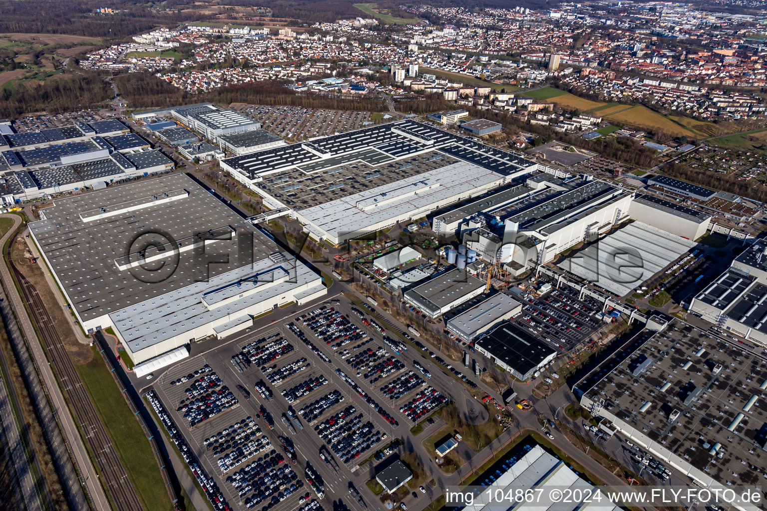 Vue aérienne de Usine Mercedes-Benz à Rastatt dans le département Bade-Wurtemberg, Allemagne