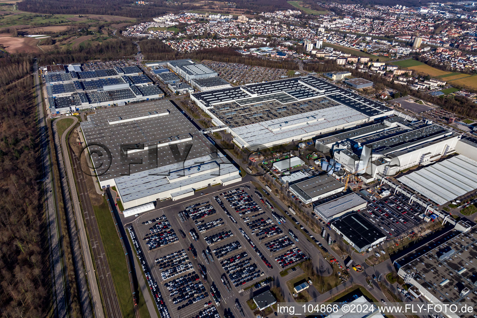 Vue aérienne de Chantier de construction de véhicules de l'usine Mercedes-Benz Rastatt à Rastatt dans le département Bade-Wurtemberg, Allemagne