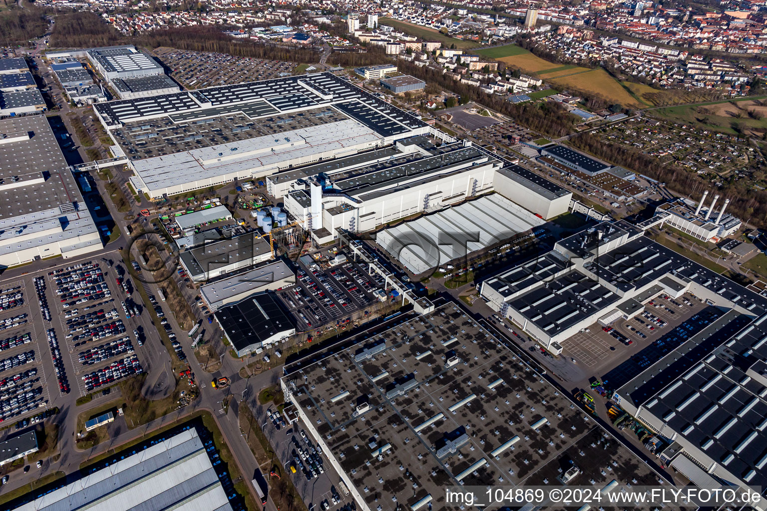 Vue aérienne de Usine Mercedes-Benz à Rastatt dans le département Bade-Wurtemberg, Allemagne