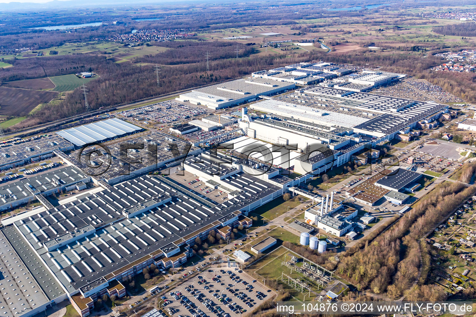 Vue oblique de Chantier de construction de véhicules de l'usine Mercedes-Benz Rastatt à Rastatt dans le département Bade-Wurtemberg, Allemagne