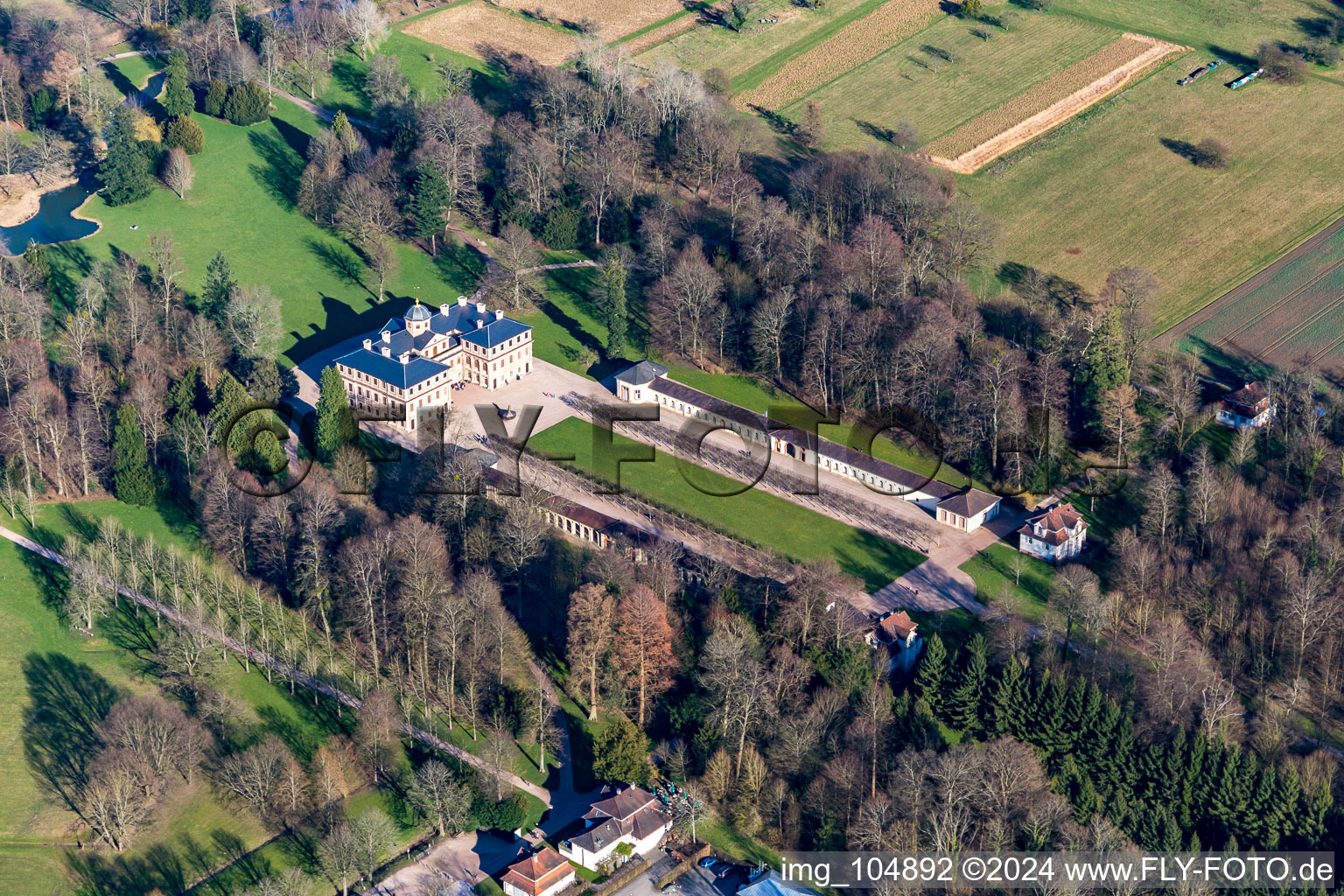 Vue aérienne de Parc du château du Schloß Favorite à le quartier Förch in Rastatt dans le département Bade-Wurtemberg, Allemagne