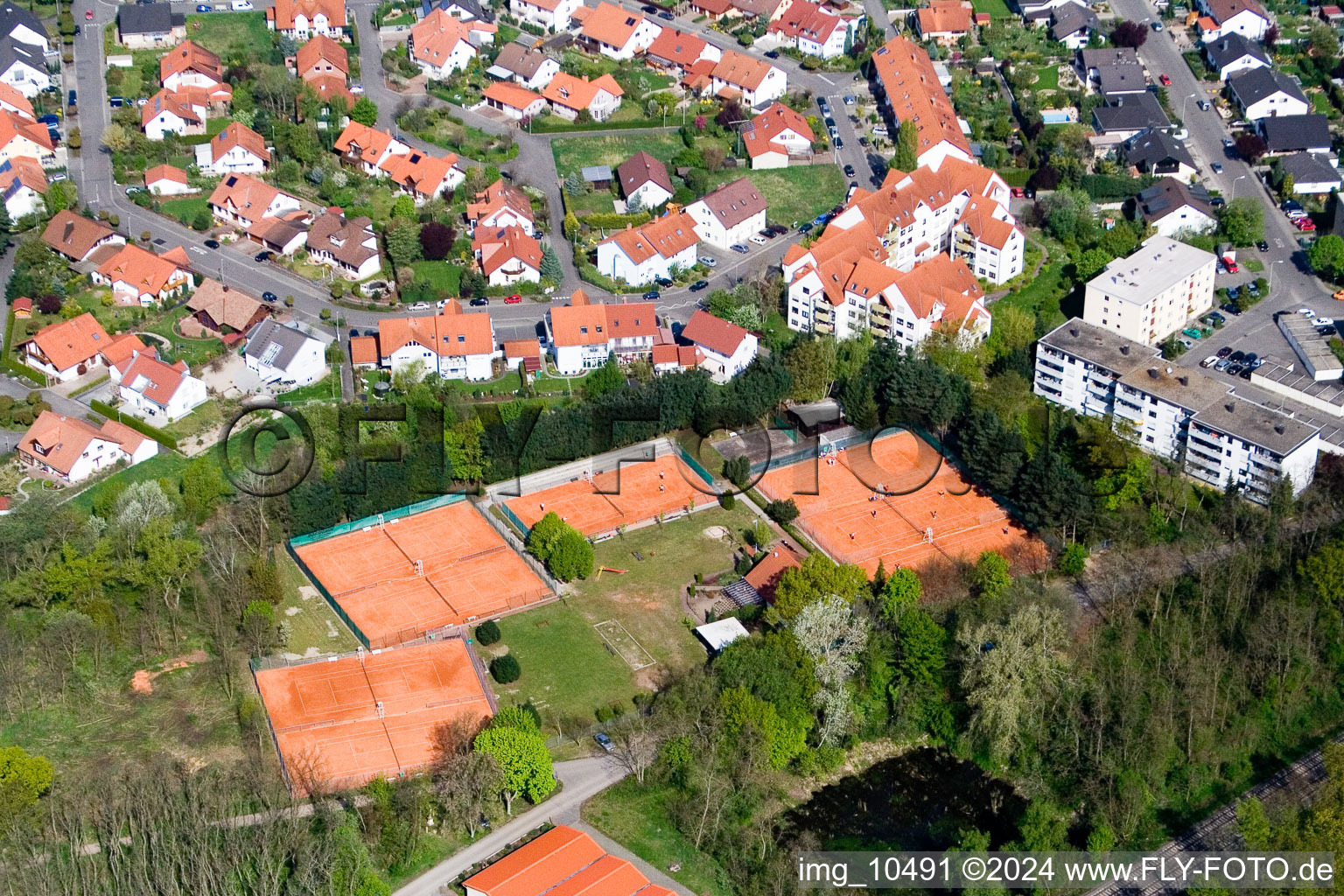 Club de tennis à Jockgrim dans le département Rhénanie-Palatinat, Allemagne vue d'en haut