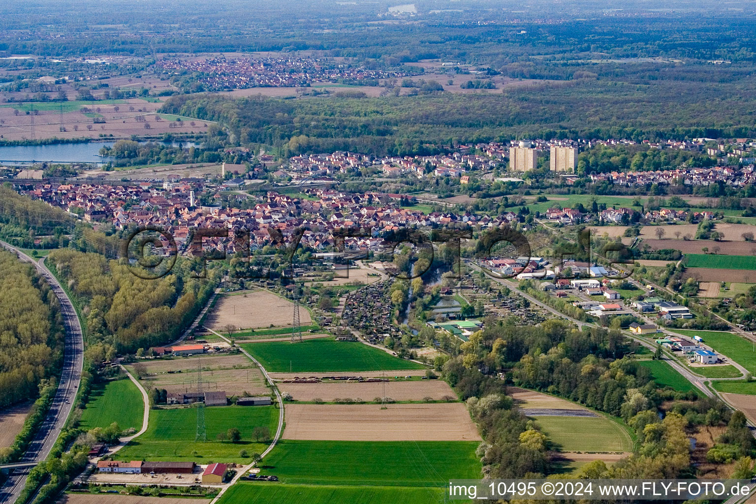 Vue aérienne de Du nord à Wörth am Rhein dans le département Rhénanie-Palatinat, Allemagne