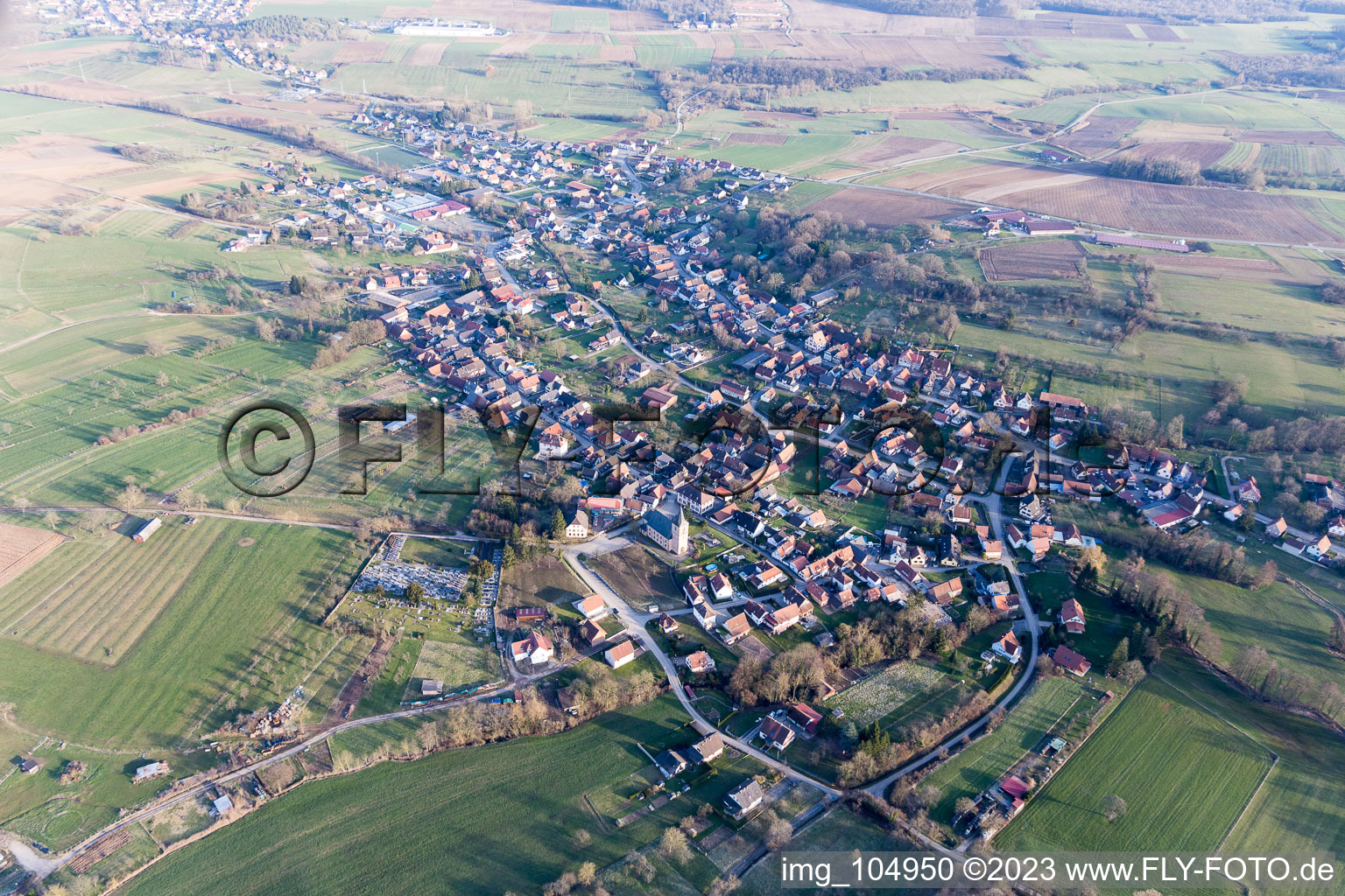 Preuschdorf dans le département Bas Rhin, France vu d'un drone