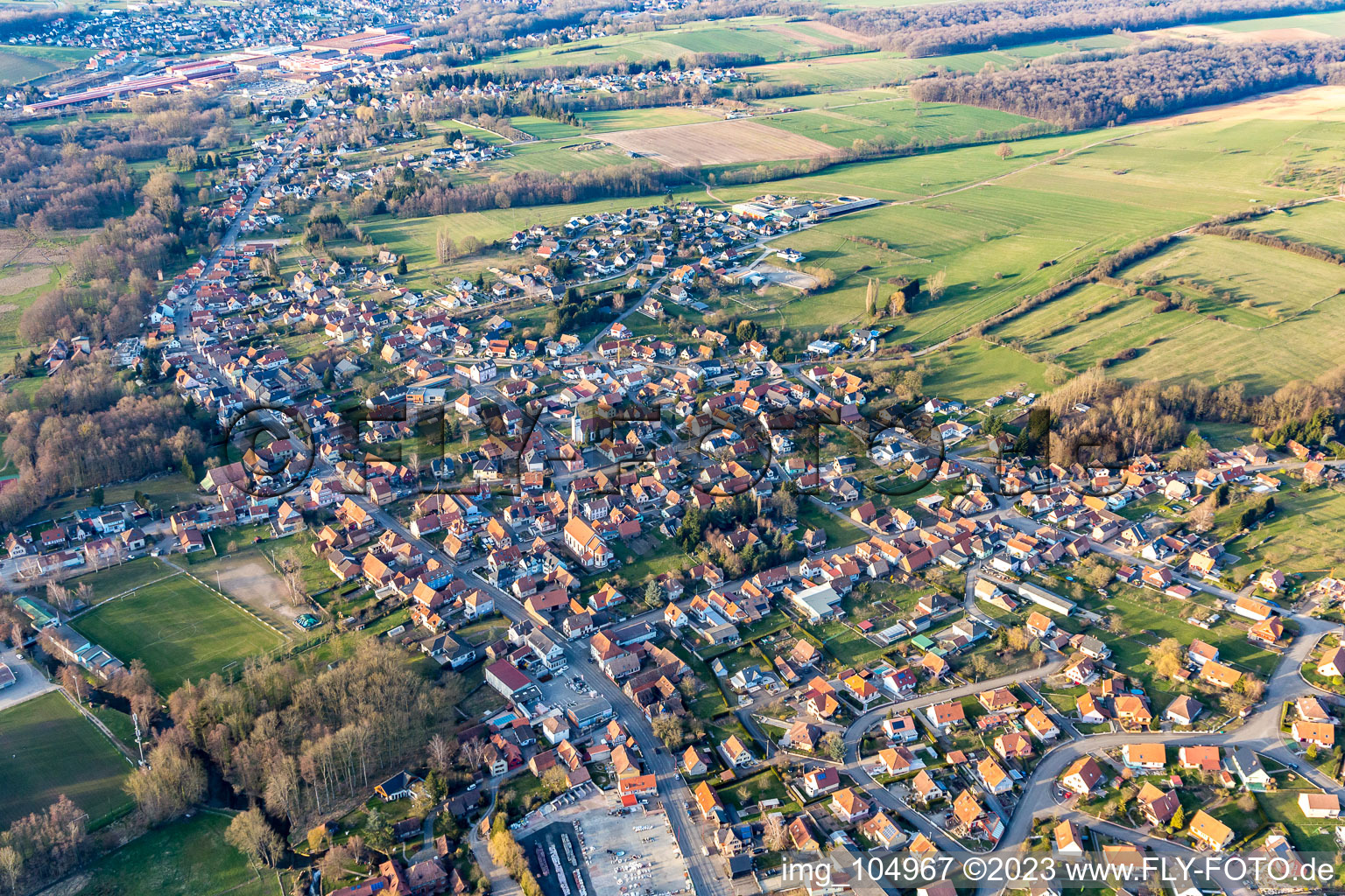 Vue aérienne de Rue des Jardins à Gundershoffen dans le département Bas Rhin, France