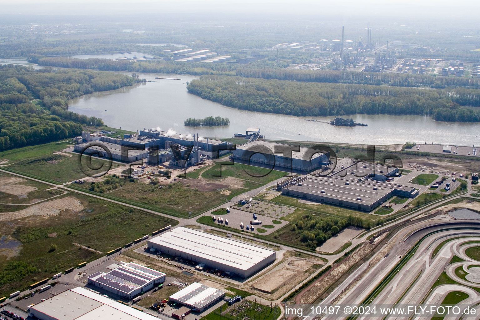 Vue aérienne de Zone industrielle d'Oberwald à Wörth am Rhein dans le département Rhénanie-Palatinat, Allemagne