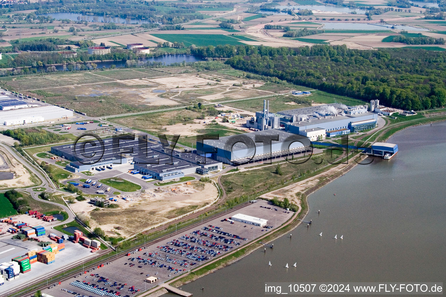 Vue aérienne de Contargo à le quartier Maximiliansau in Wörth am Rhein dans le département Rhénanie-Palatinat, Allemagne