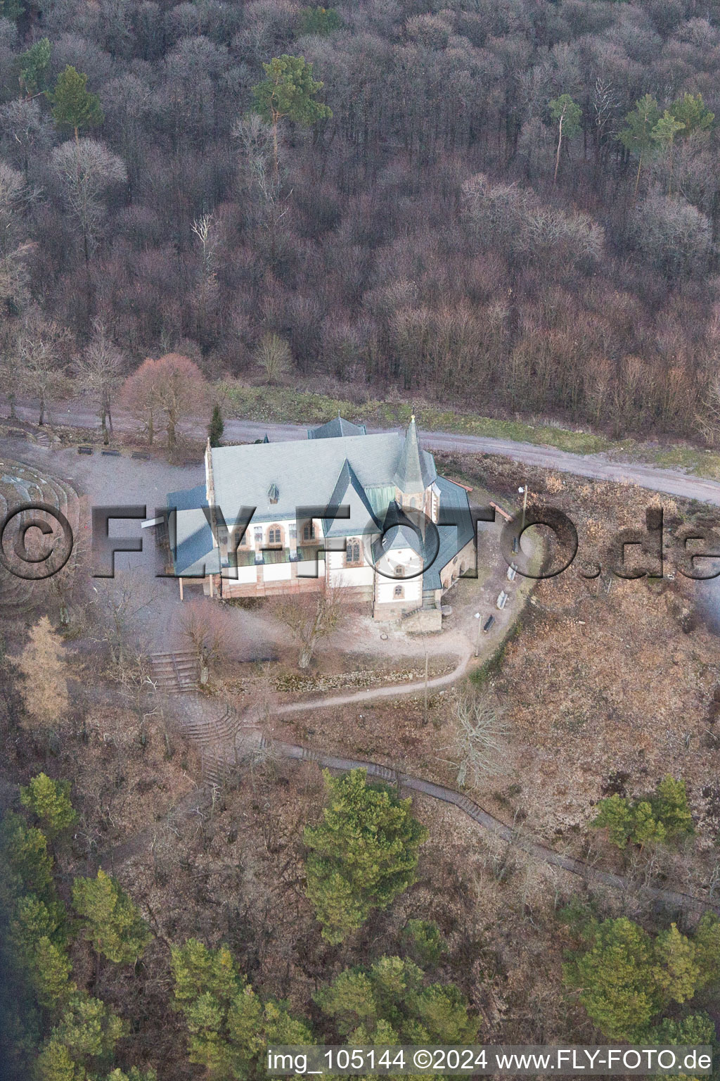 Vue aérienne de Chapelle Sainte-Anne à Burrweiler dans le département Rhénanie-Palatinat, Allemagne