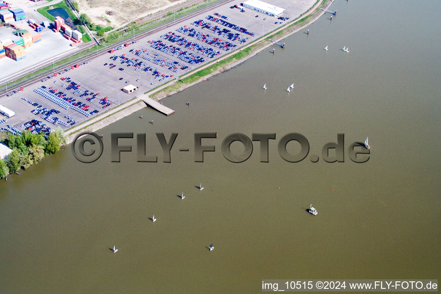 Vue aérienne de Port du Rhin à le quartier Maximiliansau in Wörth am Rhein dans le département Rhénanie-Palatinat, Allemagne