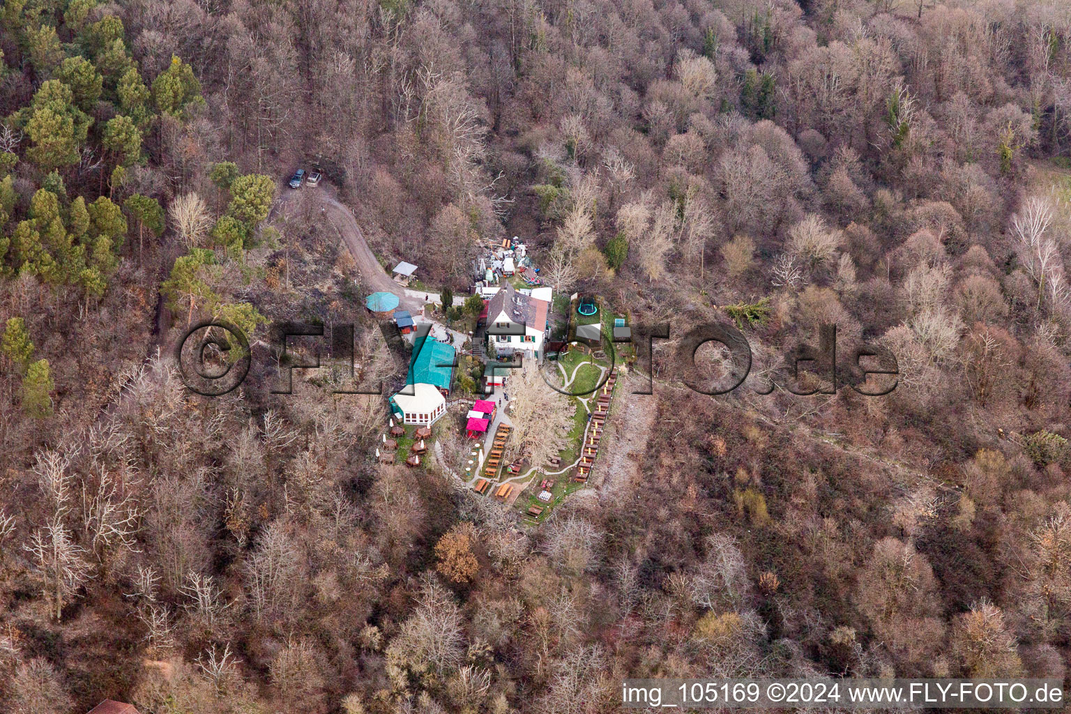 Vue aérienne de Zeter Berghaus à le quartier Diedesfeld in Neustadt an der Weinstraße dans le département Rhénanie-Palatinat, Allemagne